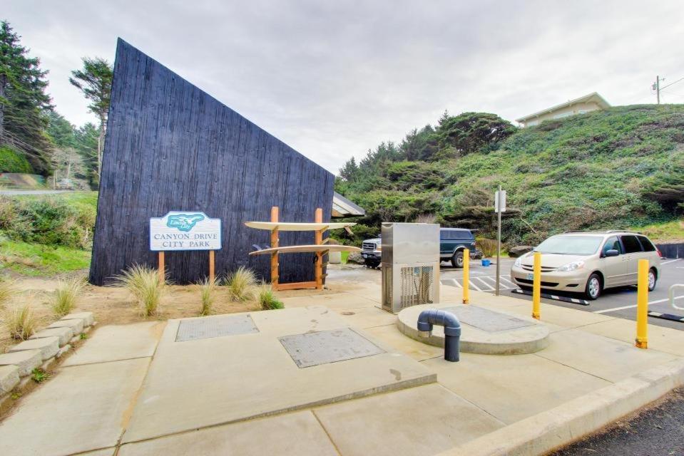 Beach House With A Park Lincoln City Exterior foto