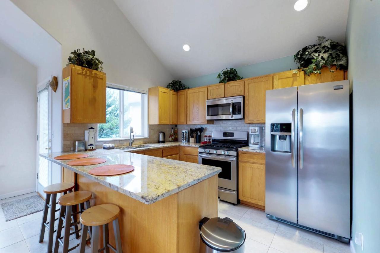 Beach House With A Park Lincoln City Exterior foto