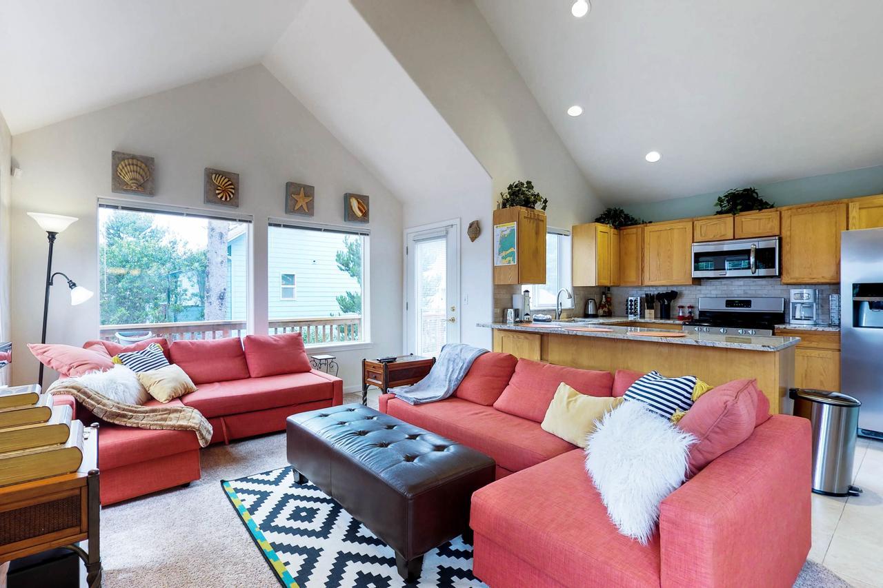 Beach House With A Park Lincoln City Exterior foto